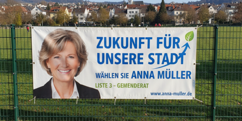 Wahlkampf Banner an Zaun